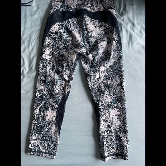 Lululemon Never Still Crop - Picture 2 of 4